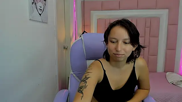 Klaret_Toy live cam on StripChat