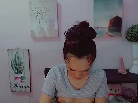 Urblossom_princessxxx live cam on StripChat