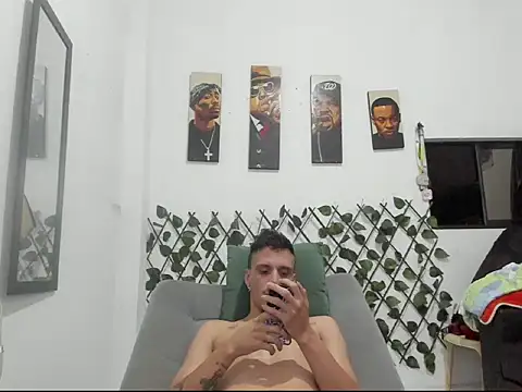 Latins_Boss webcam
