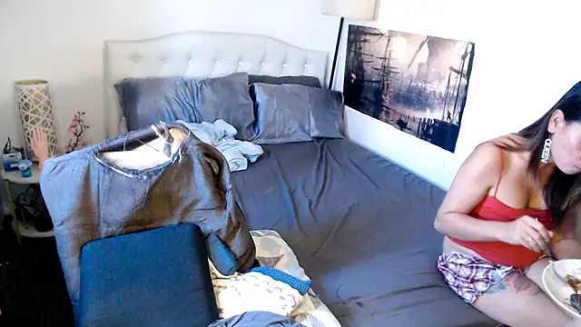 NinaDOM4CUM webcam