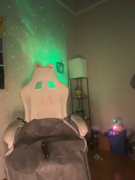 Lunalovesyou8 webcam