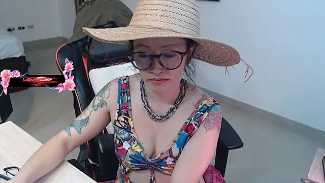 pink-2022 live cam on StripChat