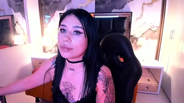 susanvilla (F young) - DONT STOP