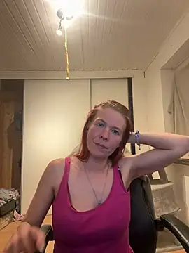 LisaLuxx live cam on StripChat