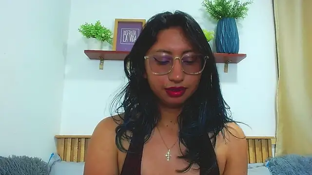 Violet_2003 live cam on StripChat