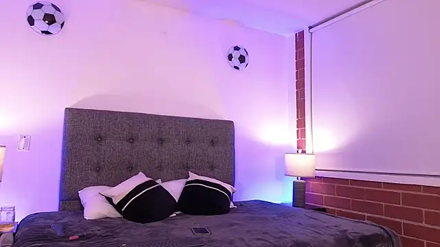 mandi4pole_ live cam on StripChat
