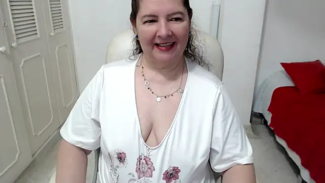 leonela_69 live cam on StripChat