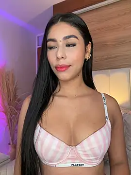 Rossie_Blooms live cam on StripChat
