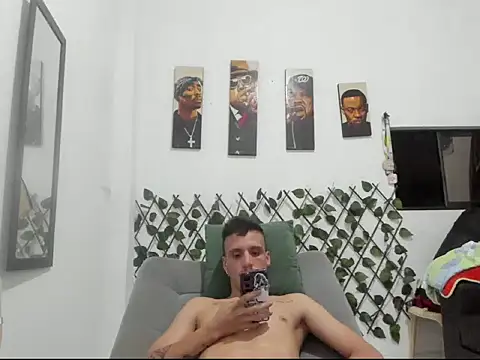 Latins_Boss live cam on StripChat
