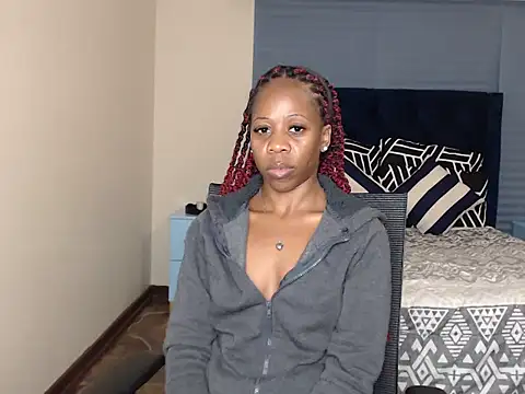 QUEENMANDYY webcam