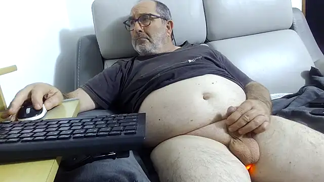 gillou1234 live cam on StripChat
