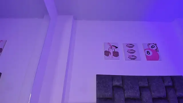 kittymonroe1 live cam on StripChat