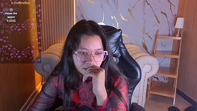 HoneyDoll_tf live cam on StripChat
