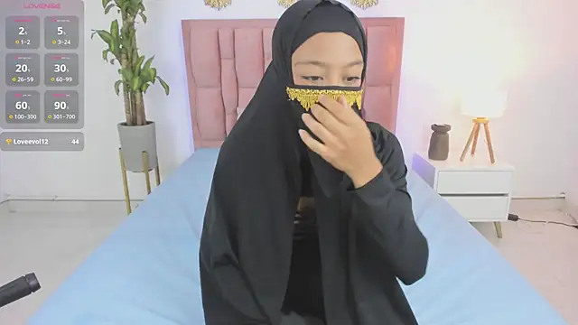 saharaa_noor live cam on StripChat
