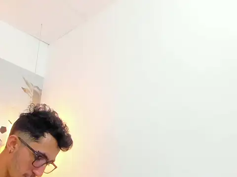 DylanAnderson1 live cam on StripChat