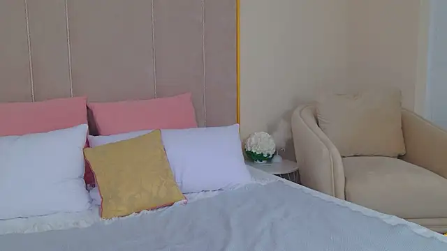 AmeliRoyse webcam