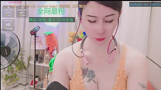 Luck_Lili_ live cam on StripChat
