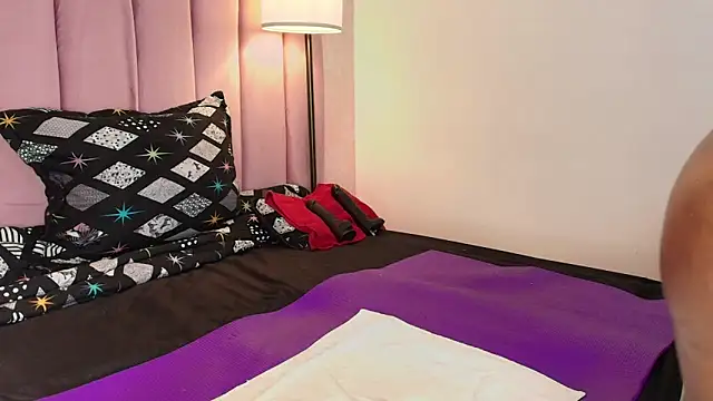 Watch HallyBans live on EroticFlix - High definition streams