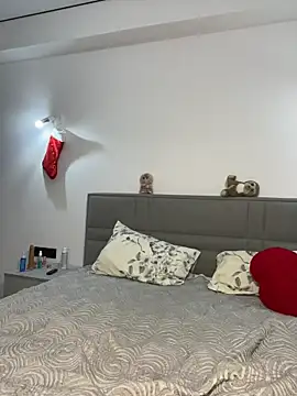 CurlyLara live sex cam