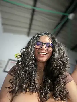 Watch Simone_Miller live on EroticFlix - High definition streams