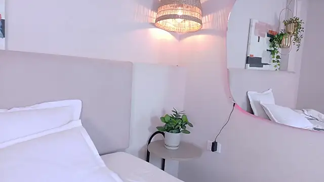 VioletBloomm live sex cam