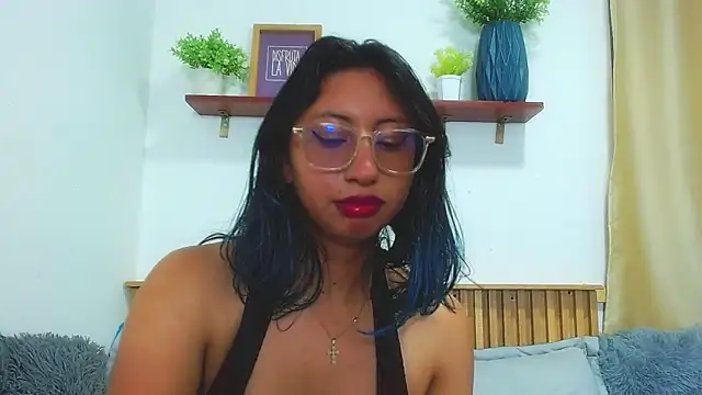 Violet_2003 live cam on StripChat