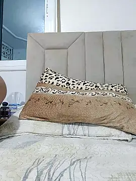 Watch Queen_355 live on EroticFlix - High definition streams