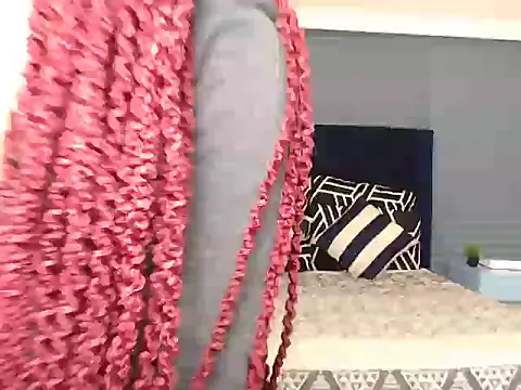 QUEENMANDYY webcam