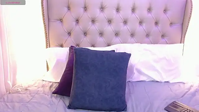 Liiamthompson webcam