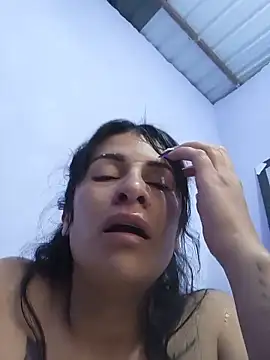 laurahotdirty webcam