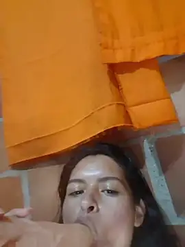 diablitaxhot live cam on StripChat