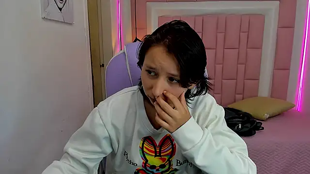 Klaret_Toy live cam on StripChat
