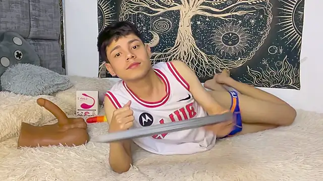 andy_belier23 (M twink) - Go to the bathroom, show your ass