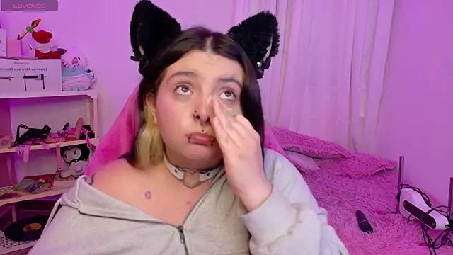Sachi_Meow live cam on StripChat