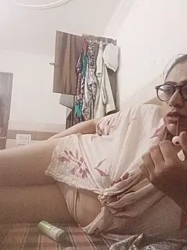 yourchahat27 live cam on StripChat