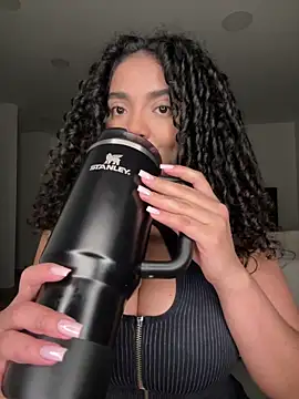 Curlyierr live cam on StripChat
