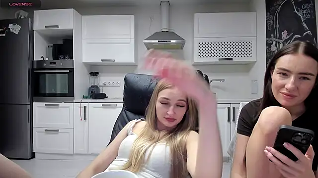 lisenok live cam on StripChat