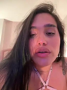 Bella__Wood webcam