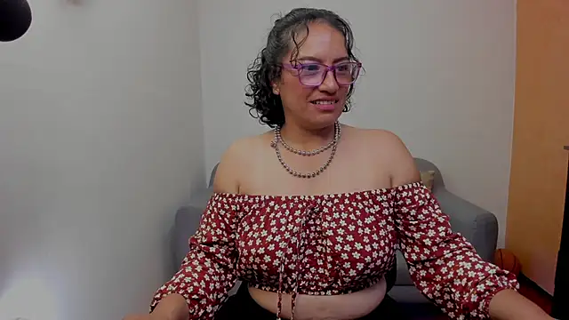 scarlet_wet live cam on StripChat