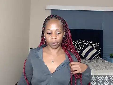 QUEENMANDYY webcam