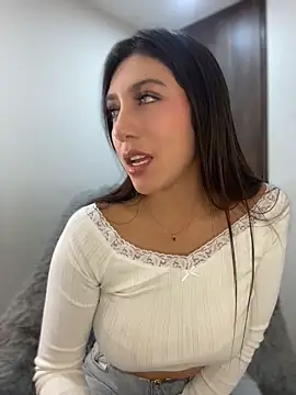 MiaJones21