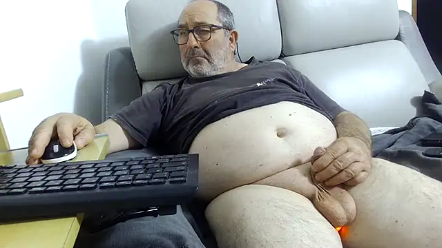 gillou1234 (M grandpa) - je jouis et j avale tout
