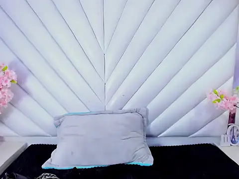 Lucy_Anall_ webcam