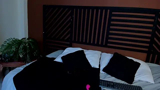 missy_davis (F teen) - DOGGY AND 10 SPANKS