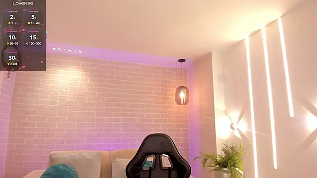 MayaMoretti_ webcam