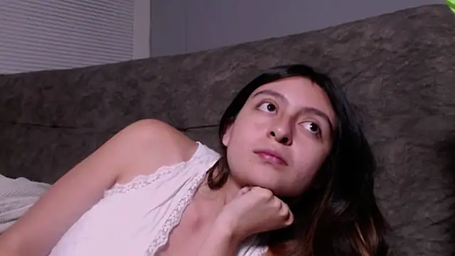 lala_fluffy (F teen) - Show tits transporte public 🤤😈