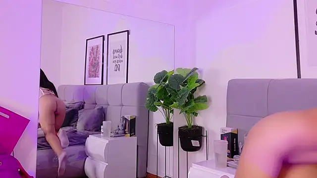 Nicolee_Saint webcam