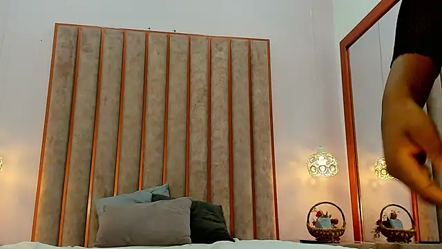 NaomiBennetti webcam