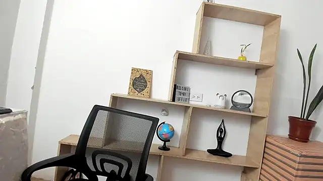 LinaBrowm webcam