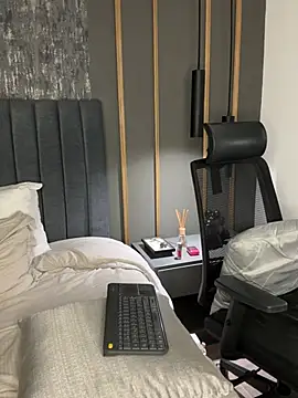 Alisha-Bond webcam